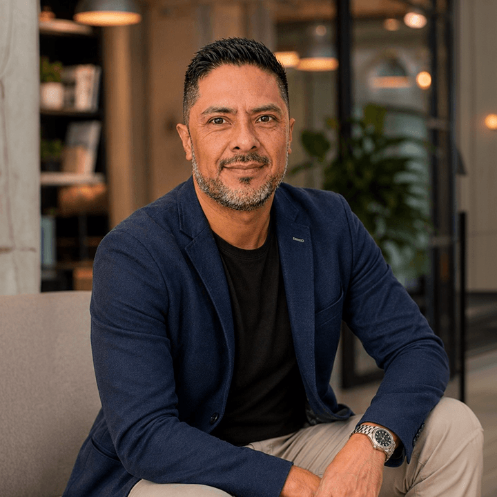 Portrait of Jonathan Hernández, UI Designer and Digital Product Consultant in Mexico City